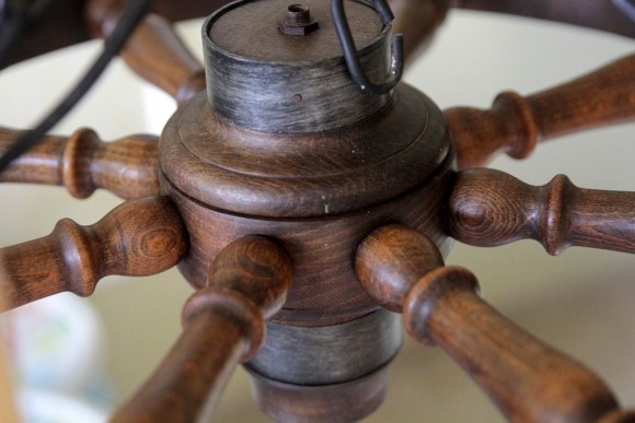 Винтажная круглая люстра. Европа. Массив дерева. Реставрация