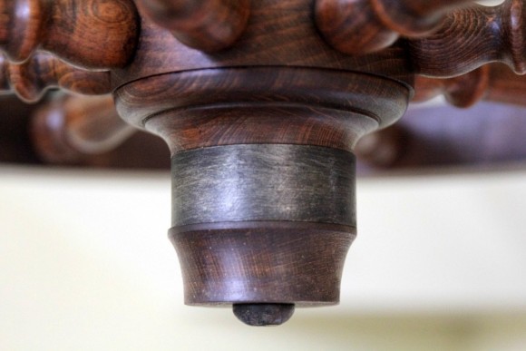 Винтажная круглая люстра. Европа. Массив дерева. Реставрация