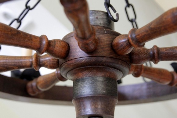 Винтажная круглая люстра. Европа. Массив дерева. Реставрация