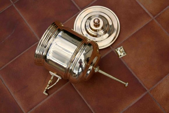 Большой антикварный умывальник из латуни