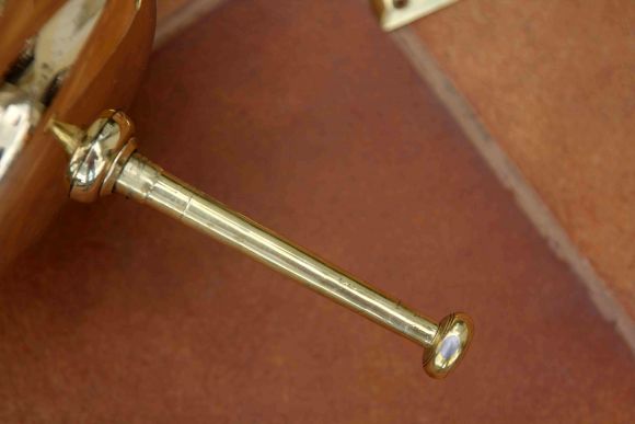 Большой антикварный умывальник из латуни