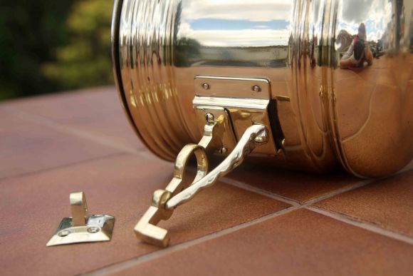 Большой антикварный умывальник из латуни