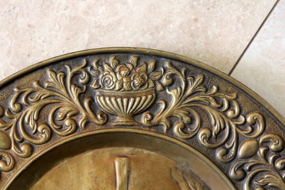 Антикварное латунное панно ВЫПЬЕМ ЗА ЛЮБОВЬ