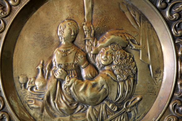 Антикварное латунное панно ВЫПЬЕМ ЗА ЛЮБОВЬ