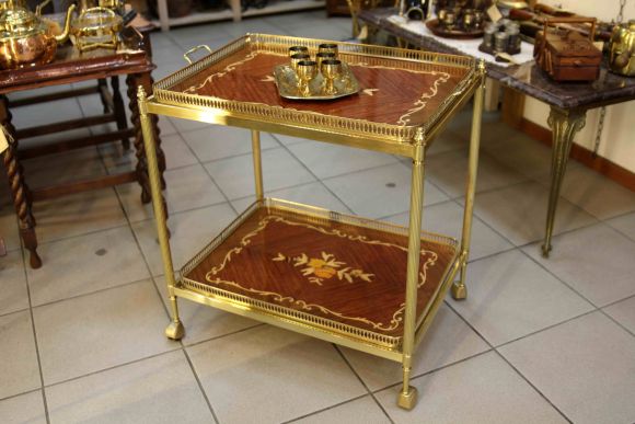 Интересный сервировочный столик маркетри. Европа.Середина 20 века