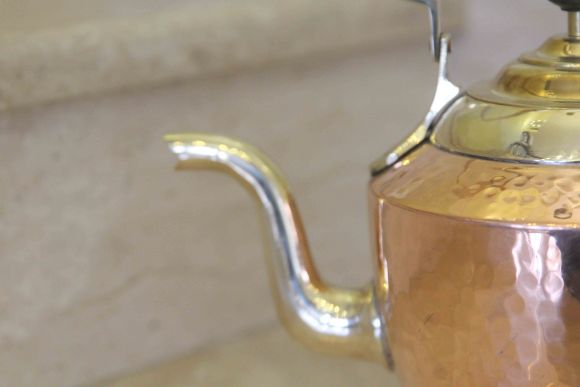 Винтажный чайник из меди с латунными элементами. Европа. 20в.