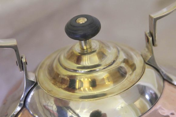 Винтажный чайник из меди с латунными элементами. Европа. 20в.