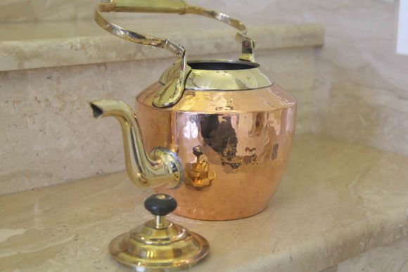 Винтажный чайник из меди с латунными элементами. Европа. 20в.