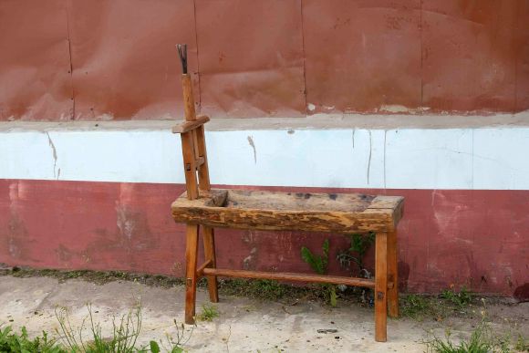 Старинный светец — подставка для лучины, освещающей жильё.