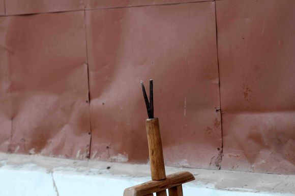 Старинный светец — подставка для лучины, освещающей жильё.