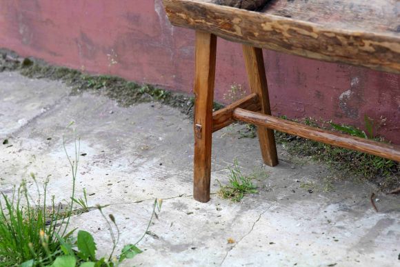 Старинный светец — подставка для лучины, освещающей жильё.