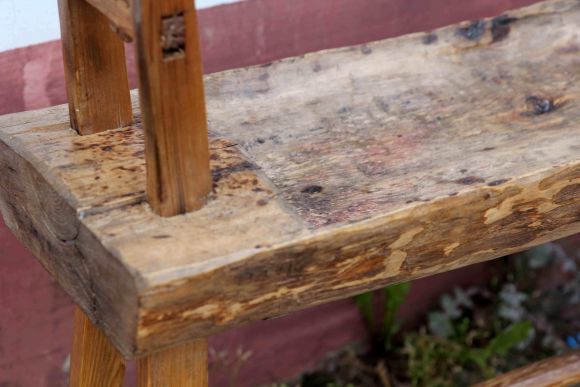 Старинный светец — подставка для лучины, освещающей жильё.