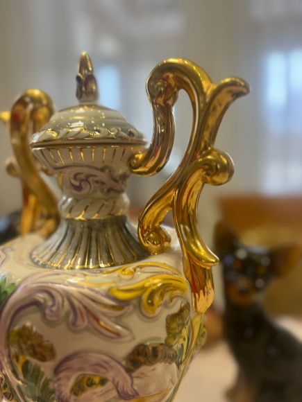 Потрясающая португальская фарфоровая ваза-кубок.