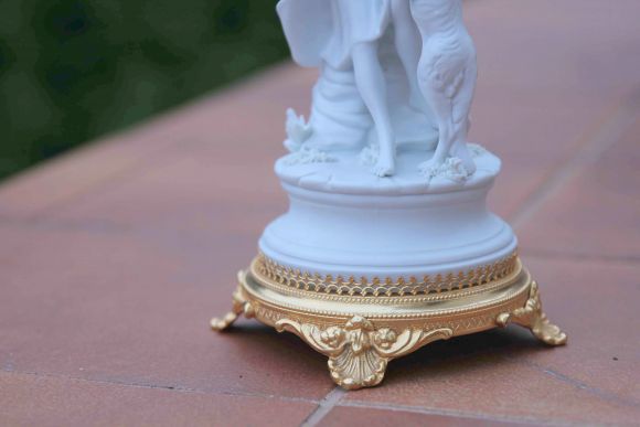 Дама с собачкой из бисквитного фарфора. Европа. Начало 20 века