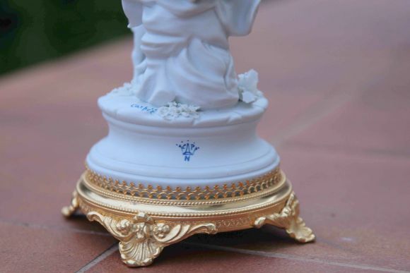 Дама с собачкой из бисквитного фарфора. Европа. Начало 20 века