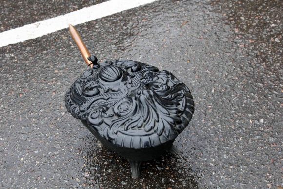 Эффектная, старинная угольница с жуком. Европа. Конец 19 века