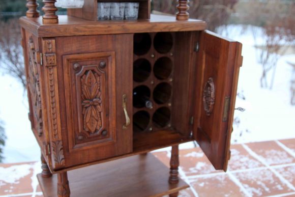 Старинный винный шкаф после реставрации.Европа. Начало 20 в