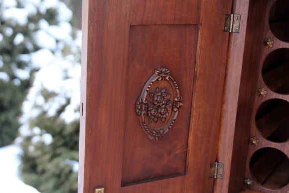 Старинный винный шкаф после реставрации.Европа. Начало 20 в