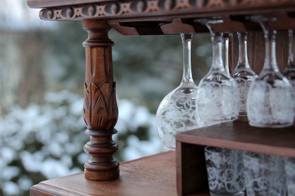 Старинный винный шкаф после реставрации.Европа. Начало 20 в