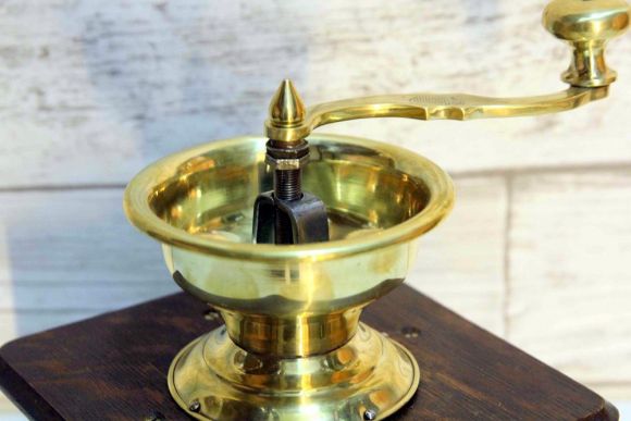 КОФЕМАНАМ! Прекрасная большая винажная кофемолка