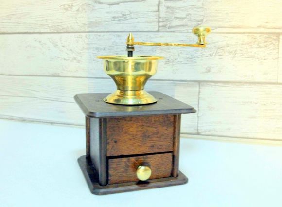 КОФЕМАНАМ! Прекрасная большая винажная кофемолка