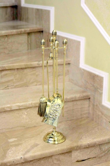 Интересный антикварный каминный набор из полированной латуни