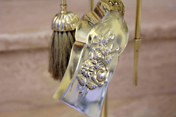 Интересный антикварный каминный набор из полированной латуни