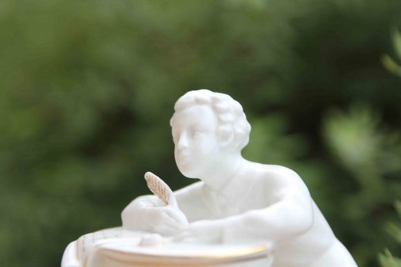 Юный Пушкин учится. Фарфор. ЛФЗ