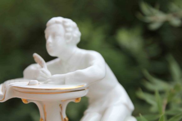 Юный Пушкин учится. Фарфор. ЛФЗ