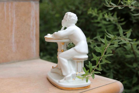 Юный Пушкин учится. Фарфор. ЛФЗ