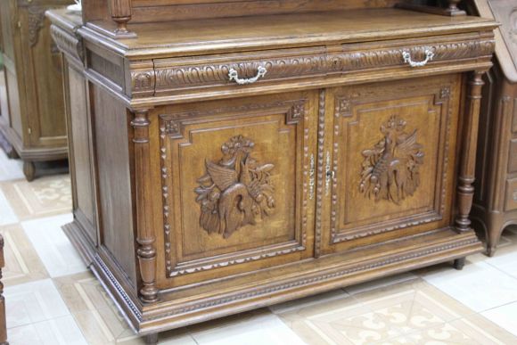 Замечательный, антикварный буфет из массива дуба. Европа. Конец 19 века.