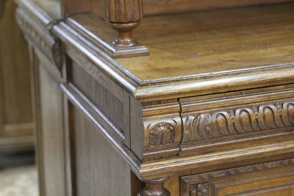 Замечательный, антикварный буфет из массива дуба. Европа. Конец 19 века.