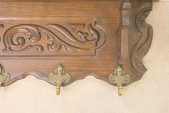 Старинная резная дубовая полка-вешалка