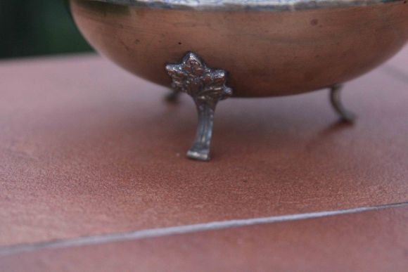 Винтажная чаша из латуни на ножках