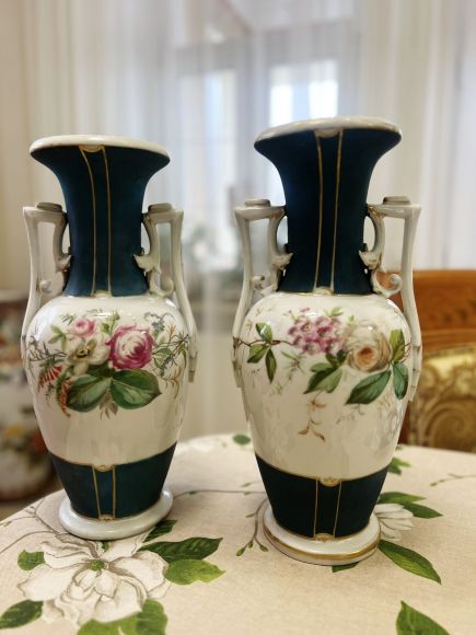 Великолепные французские фарфоровые вазы начала прошлого века.