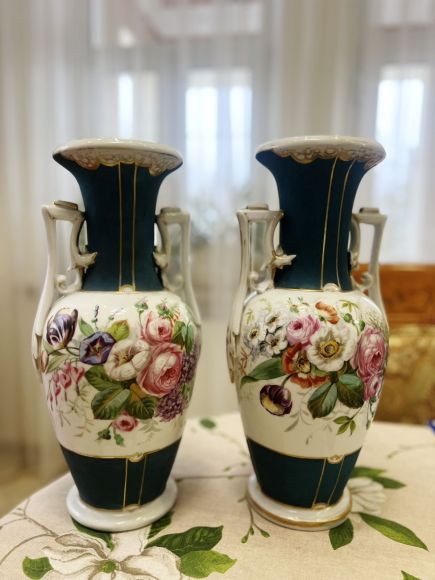 Великолепные французские фарфоровые вазы начала прошлого века.