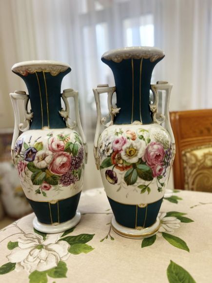 Великолепные французские фарфоровые вазы начала прошлого века.