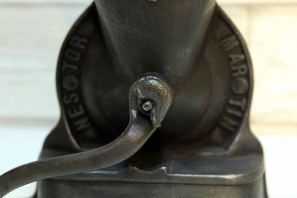 Тяжелая чугунная кофемолка DEPOSE. Литье. Европа. Конец 19 вв