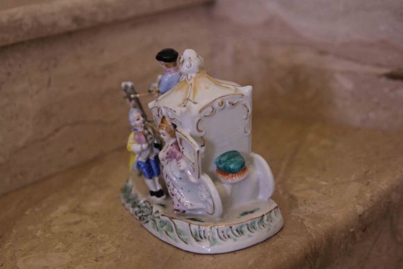Старинная фаянсовая фигурка .Европа. Начало 20 века