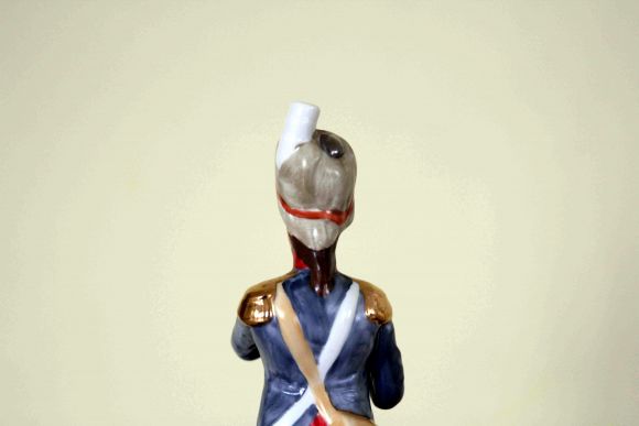 Антикварный гренадер из фарфора. Европа. Начало 20 века