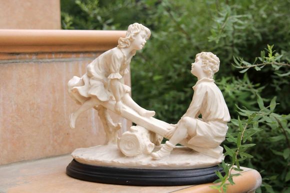 Статуэтка детской тематики - КАЧЕЛИ