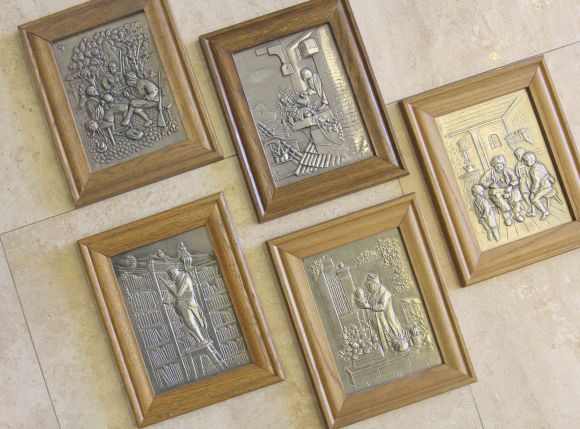 Антикварное, оловянное панно с сюжетом в дубовой раме. Европа начало 20 в.