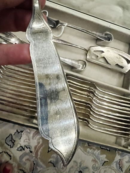 Старинный английский набор для сервировки рыбных блюд. На 12 персон.